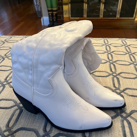 White Princess Polly Cowboy Boots - Picture 4 of 4
